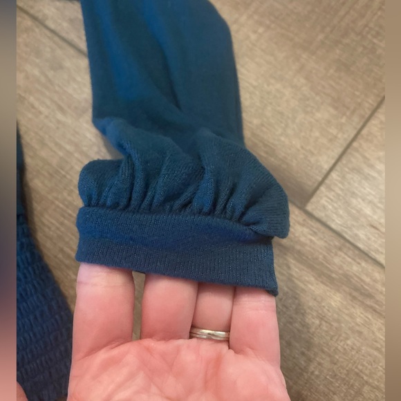 Abercrombie and Fitch XS blue smocked long sleeve - Picture 2 of 5